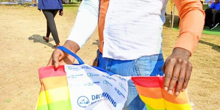 Sacs aux couleurs LGBT au DRC-Mining Week : le gouvernement du Haut-Katanga obtient son retrait