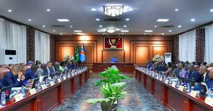 Finances Publiques : l’Executif national adopte un budget 2024 de plus 40 000 milliards FC (16 milliards USD)