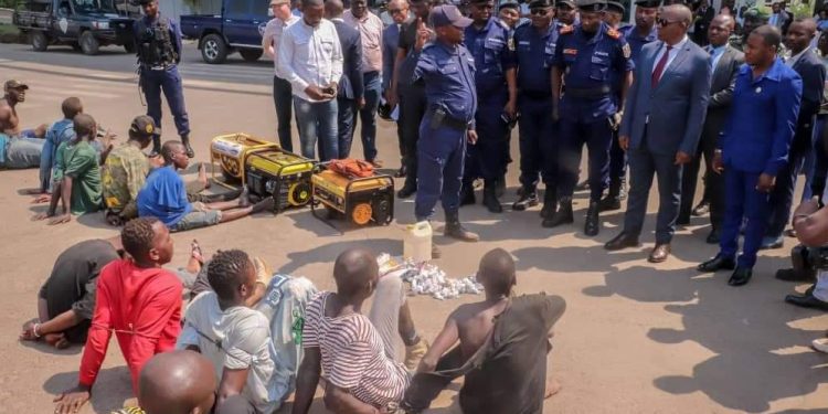 Haut-Katanga : Pus de 40 malfrats arrêtés, présentés au vice-gouverneur