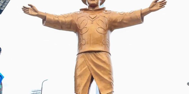 Matonge : Une statue de bronze dévoilée, Papa Wemba trône à Molokai