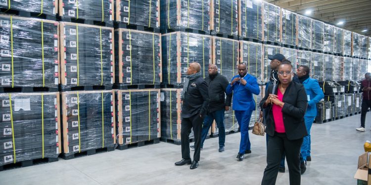 Élections 2023 : bientôt les dispositifs électroniques de vote et les bulletins seront acheminés au pays