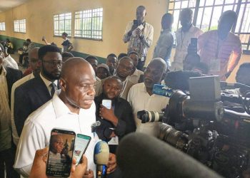 Élections 2023 : Après avoir voté à l&rsquo;Athénée de la Gombe, M. Fayulu fustige l&rsquo;insuffisance des machines à voter