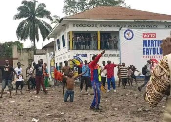 Marche de l’opposition : Martin Fayulu accuse la police et  » la force du progrès » d&rsquo;avoir attaqué les manifestants