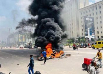 Manifestation de colère à Kinshasa : le gouvernement décide d&rsquo;ouvrir des enquêtes