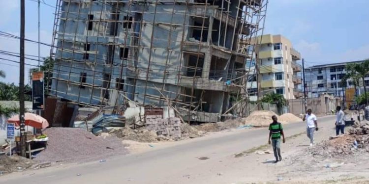 Effondrement d&rsquo;un immeuble à Kinshasa : Une construction irrégulière et clandestine ( ministère de l&rsquo;Urbanisme et Habitat )
