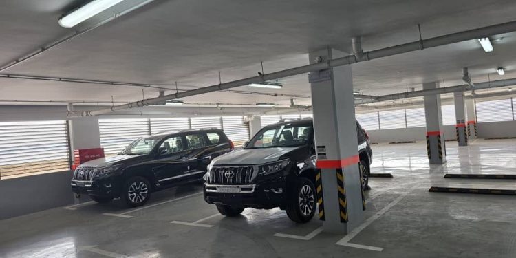 Élection du Gouverneur de Kinshasa : quelques députés proches de Daniel Bumba ont reçu des jeeps à River Tower