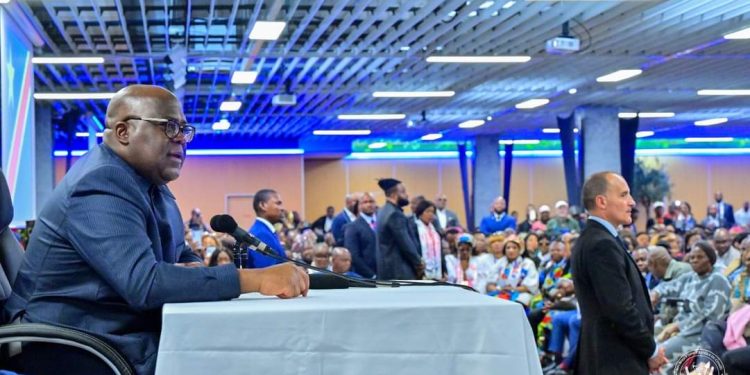 RDC – France : Face à la diaspora, F.Tshisekedi promet de régler la question de la double nationalité