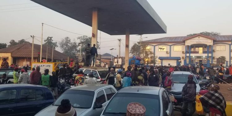 Hydrocarbures : les fils d&rsquo;attente s&rsquo;observent dans les stations service de Kinshasa