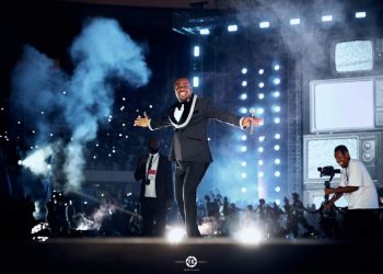 Mike Kalambayi au stade des Martyrs : une réussite artistique avec des morts enregistrés