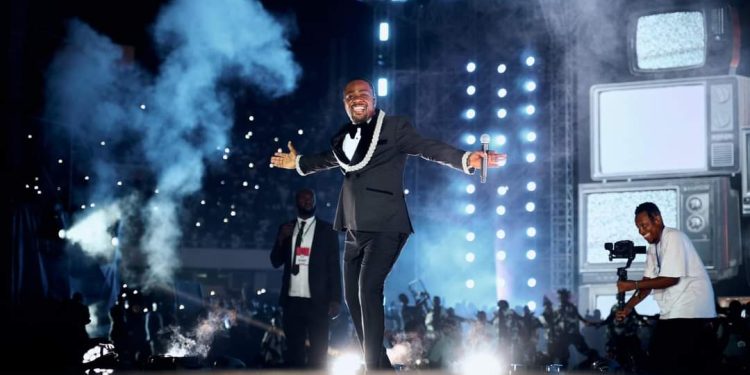 Mike Kalambayi au stade des Martyrs : une réussite artistique avec des morts enregistrés