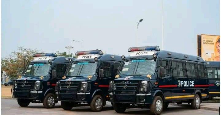RDC : Un lot de 50 bus anti-émeutes et 20 motos remis à la PNC