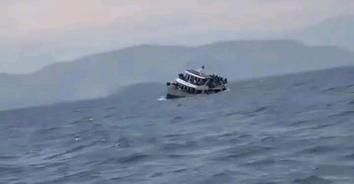 Naufrage sur le lac Kivu : « J&rsquo;ai brisé une vitre pour m&rsquo;échapper du bateau » témoigne un rescapé