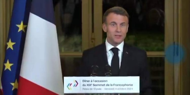 Sommet de la Francophonie : E. Macron reconnaît un discours incomplet après l&rsquo;omission de la crise sécuritaire en RDC