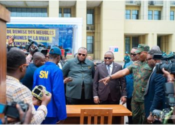 Kinshasa : 15 maisons communales reçoivent des meubles conçus par d&rsquo;anciens Kuluna formés par le Service national