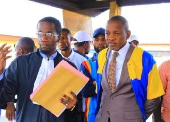 RDC : Mike Mukebayi porte plainte contre le PG Firmin Mvonde pour arrestation arbitraire