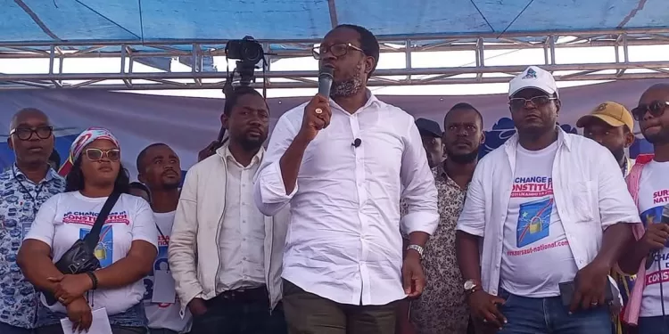 Meeting de « Sursaut national » : « Qu&rsquo;il arrête de mentir sur la Constitution » (Sesanga à Bemba)