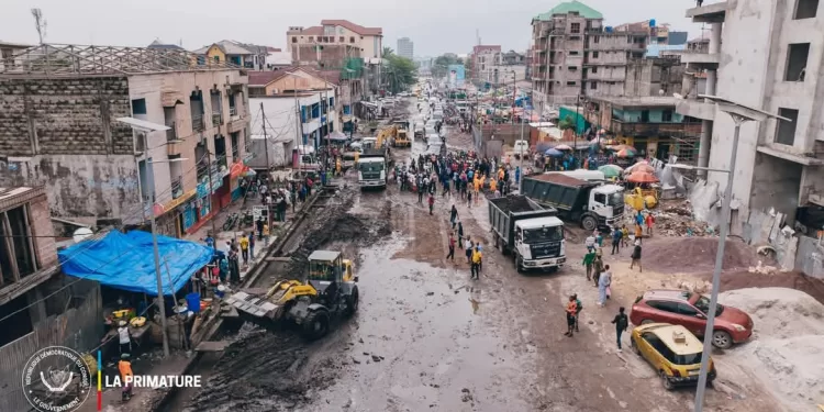 Kinshasa : La Première Ministre appelle à un plan d’assainissement et à une réhabilitation urgente de la voirie