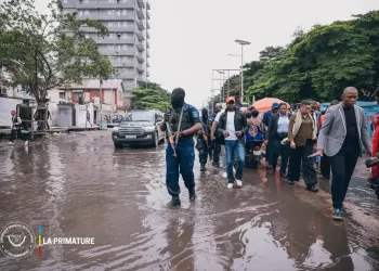 Judith Suminwa clôture l’année par une ultime ronde sur les chantiers routiers de Kinshasa