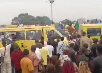 Nouvelle grille tarifaire des transports : un moratoire de 10 jours accordé aux transporteurs privés à Kinshasa