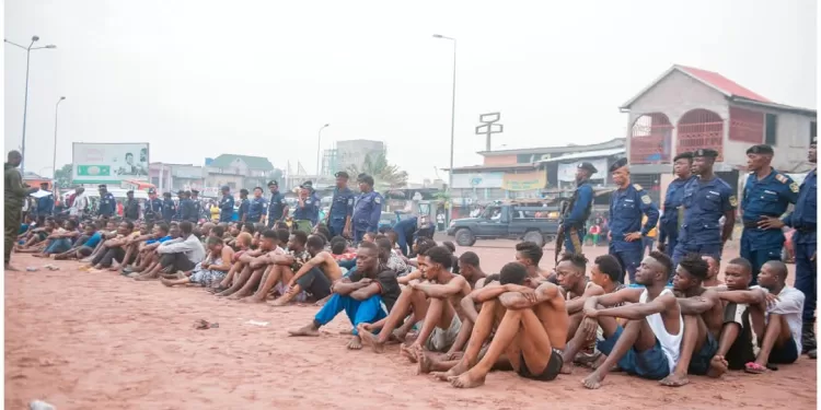 Kinshasa : Arrestation de 18 présumés bandits armés, incluant des policiers et militaires