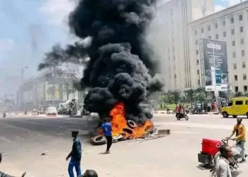 Tensions à Kinshasa : Manifestations contre la guerre à Goma et attaques contre des ambassades