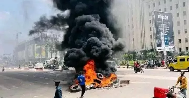 Tensions à Kinshasa : Manifestations contre la guerre à Goma et attaques contre des ambassades