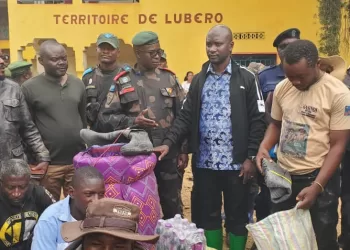 Nord-Kivu : des députés du territoire de Lubero apportent une aide humanitaire aux FARDC et aux Wazalendo