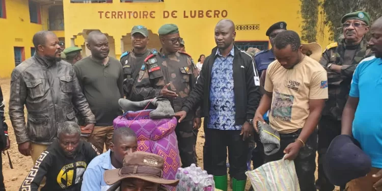 Nord-Kivu : des députés du territoire de Lubero apportent une aide humanitaire aux FARDC et aux Wazalendo