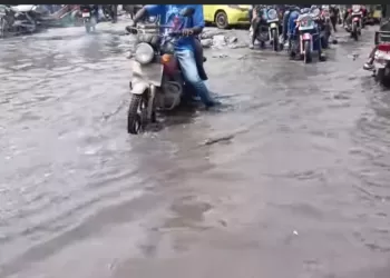 Kinshasa : Un « lac » au croisement Victoire-Éthiopie paralyse la circulation