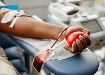 RDC : Plus de 1 200 poches de sang collectées sur 5 000 pour les victimes des violences dans l&rsquo;Est – Roger Kamba appelle à une mobilisation accrue