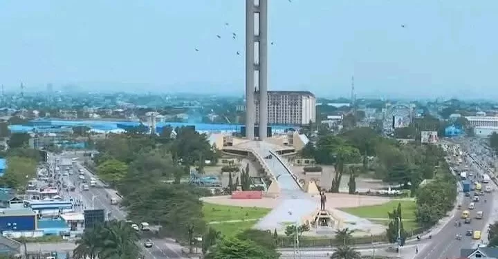 Kinshasa : Suspension des nouvelles installations publicitaires pour réorganiser le secteur