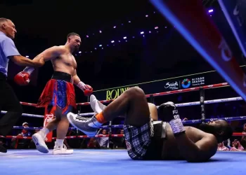Boxe : Martin Bakole battu par KO au 2e round par Joseph Parker