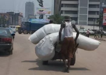 Kinshasa : Daniel Bumba veut intégrer les pousse-pousseurs dans la gestion des déchets