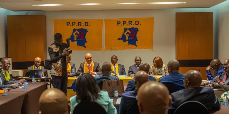 RDC : Aubin Minaku et Ramazani Shadary interdits de sortie du territoire