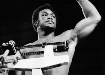 George Foreman, légende de la boxe, s’éteint à 76 ans