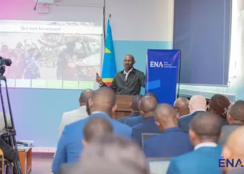 Crise sécuritaire en RDC : Patrick Muyaya explique les enjeux de la guerre de l&rsquo;Est aux Énarques