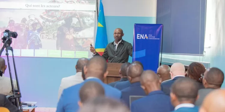 Crise sécuritaire en RDC : Patrick Muyaya explique les enjeux de la guerre de l&rsquo;Est aux Énarques