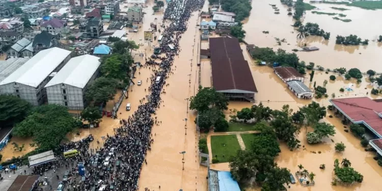 Inondations à Kinshasa : la rivière N’Djili en décrue, le trafic reprend sur la route de l’aéroport international