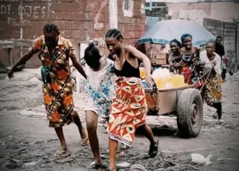 Pénurie d&rsquo;Eau à Kinshasa : Une ville assoiffée en plein fleuve