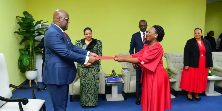 Diplomatie : Félix Tshisekedi reçoit les lettres de créance de quatre nouveaux ambassadeurs