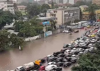Kinshasa sous l’eau : la pluie devient une urgence majeure dans la capitale