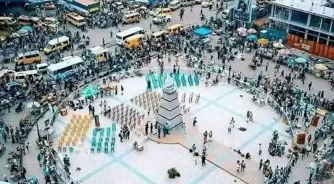 Kinshasa entre attente, mémoire et ciel chargé : chronique d’une ville suspendue