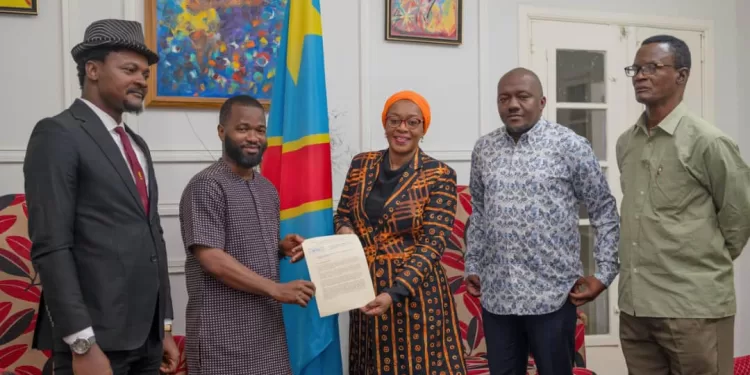 Hommage national à V.Y. Mudimbe : Des écrivains congolais interpellent le Gouvernement