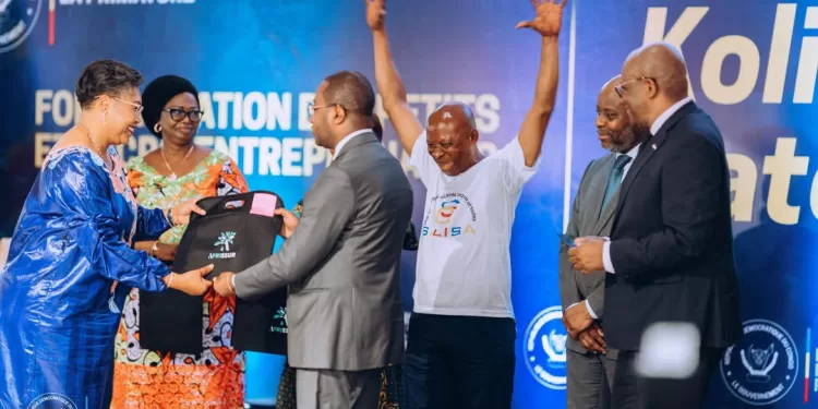 RDC : Judith Suminwa donne le coup d’envoi à un programme de formalisation des petits entrepreneurs