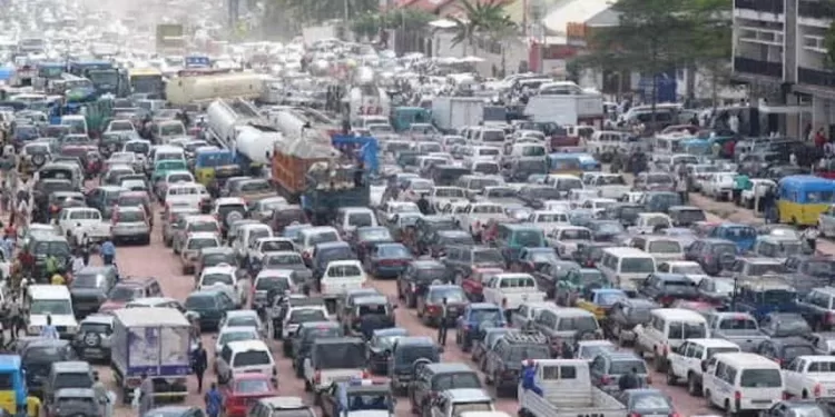 Kinshasa étouffe sous le poids de ses embouteillages : un défi urgent pour la capitale congolaise