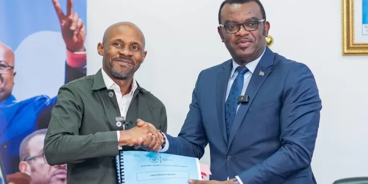 Réforme de l’administration publique : Jean-Pierre Lihau remet le nouveau cadre organique au ministère de la Communication et Médias