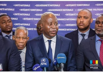 Crise sécuritaire en RDC : Adolphe Muzito salue l’engagement de Martin Fayulu pour la défense de la Nation
