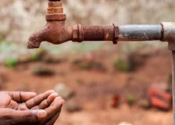 RDC : L’accès à l’eau potable, un luxe pour les pauvres pendant que l’État reste mauvais payeur