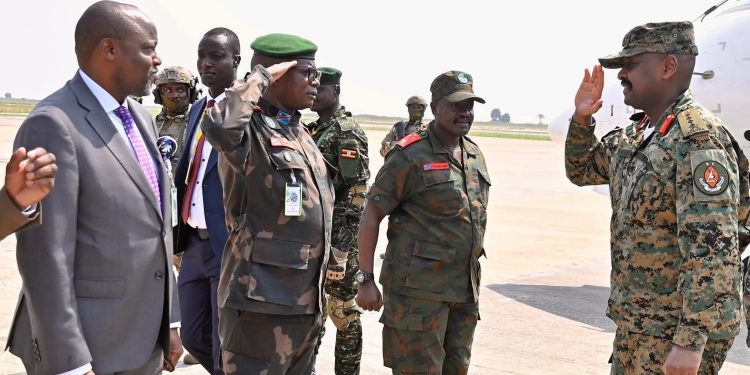 Rencontre militaire à Kinshasa : Muhoozi Kainerugaba reçu officiellement par les FARDC