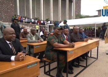 RDC – Société : Le Service National offre 700 bancs-pupitres à l’Université de Kinshasa